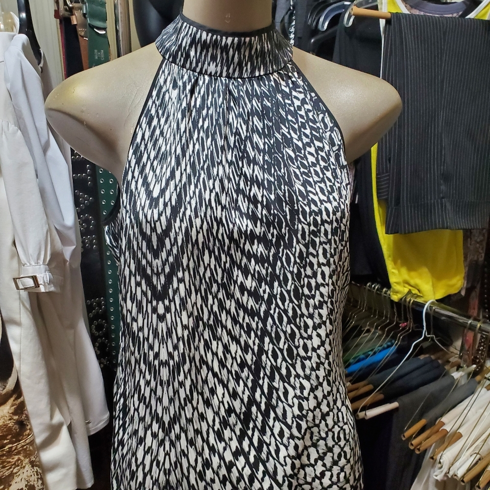 NWT...Satiny Cache top.  Black & white, Sz Small